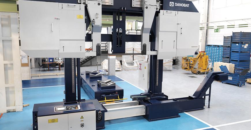 Horizontal heavy duty bandsaw danobat